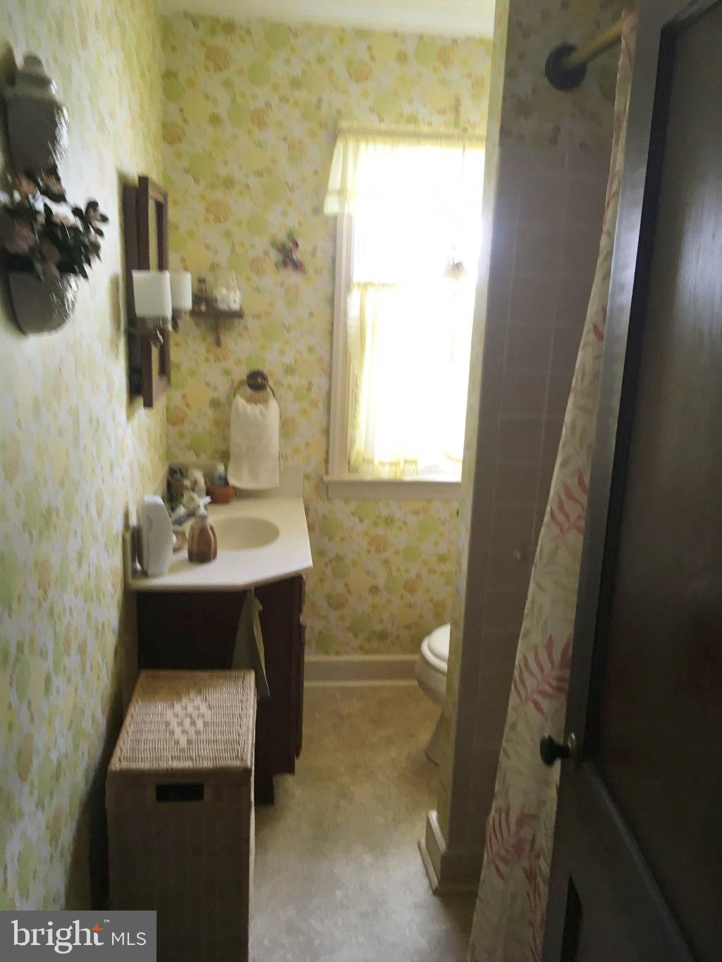 842 East Maple Street York, PA 17403 - Photo 7 of 16