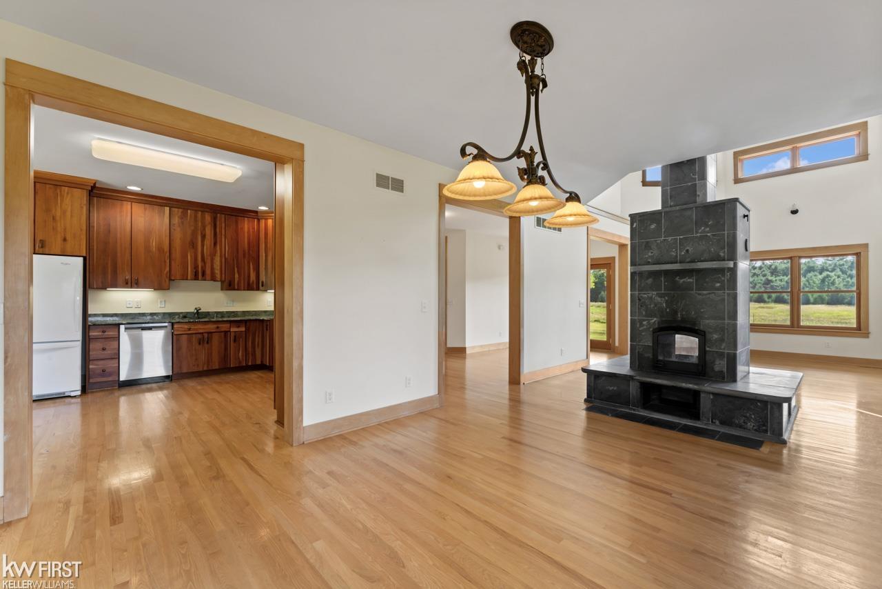 1063 Tinsman Road Fenton, MI 48430 - Photo 10 of 66 50152222-301305ae-bb57-45cc-a30e-76029c83caff.JPG