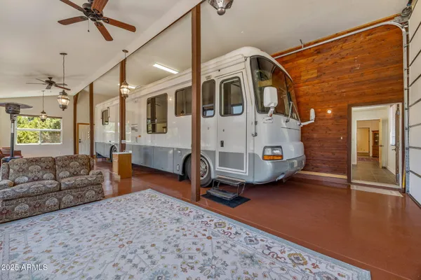 $950,000 | 2335 Voyager Circle, Overgaard, AZ 85933
