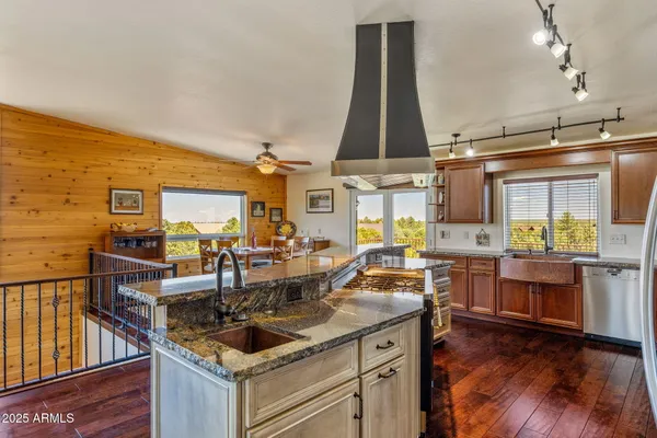 $950,000 | 2335 Voyager Circle, Overgaard, AZ 85933