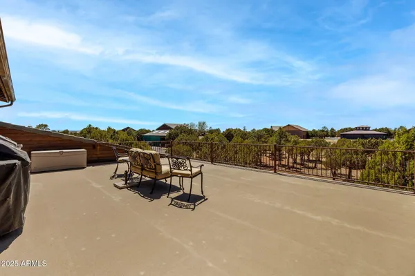 $895,000 | 2335 Voyager Circle, Overgaard, AZ 85933