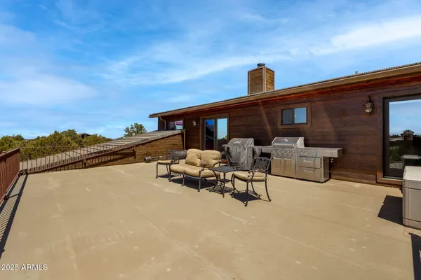 $950,000 | 2335 Voyager Circle, Overgaard, AZ 85933