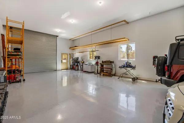 $950,000 | 2335 Voyager Circle, Overgaard, AZ 85933