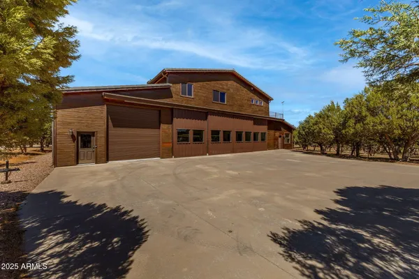 $950,000 | 2335 Voyager Circle, Overgaard, AZ 85933