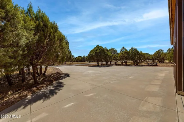 $895,000 | 2335 Voyager Circle, Overgaard, AZ 85933