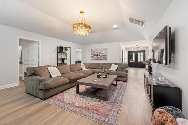 $815,000 | 1706 Dunn Street, Grapevine, TX 76051