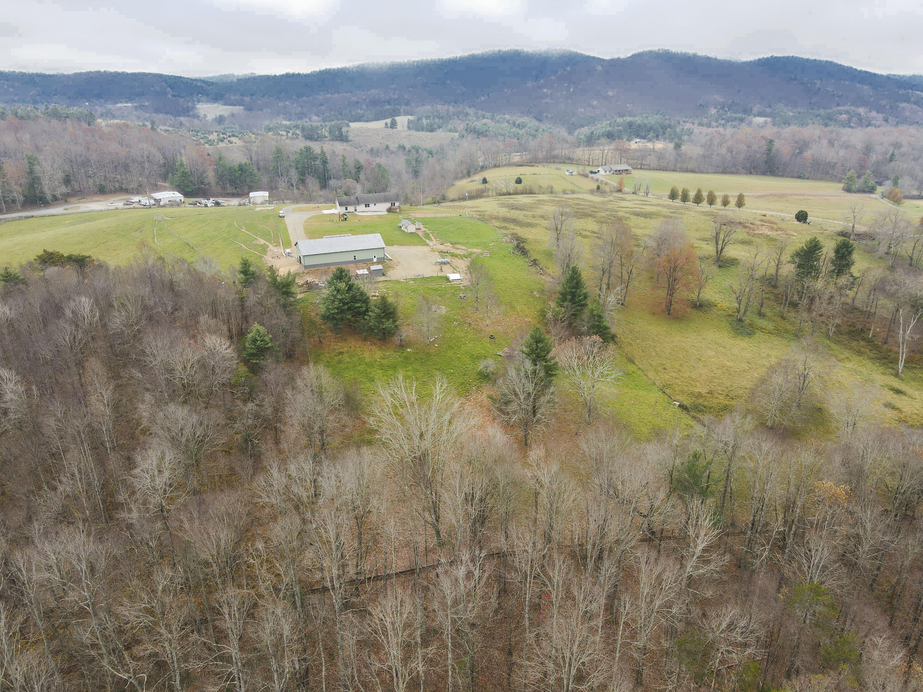 5485 Buffalo Mountain Road Southwest Willis, VA 24380 - Photo 70 of 77 a view of an aerial view of residential houses with outdoor space and river
