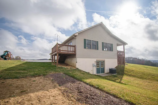 a view of a yard in front of a house