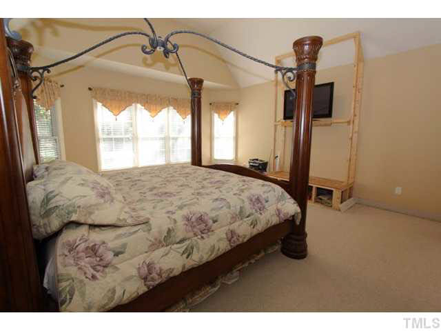 10848 Round Brook Circle Raleigh, NC 27617 - Photo 11 of 25 Gallery Image 11