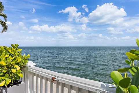 $599,000 | 4966 Coquina Key Drive Southeast, St. Petersburg, FL 33705