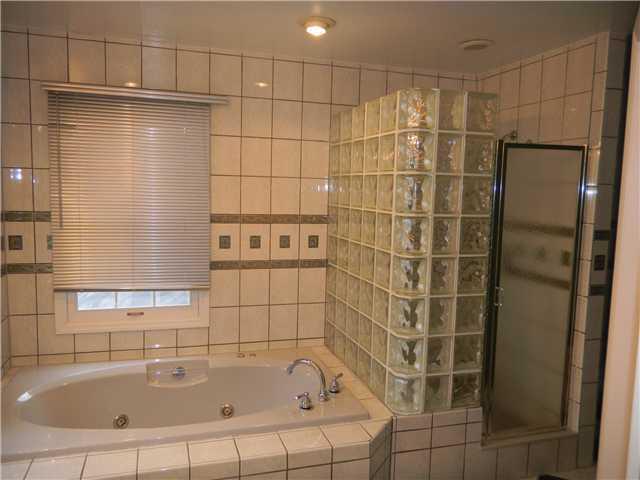 502 Round Hill Road Indianapolis, IN 46260 - Photo 12 of 13 Gallery Image 12