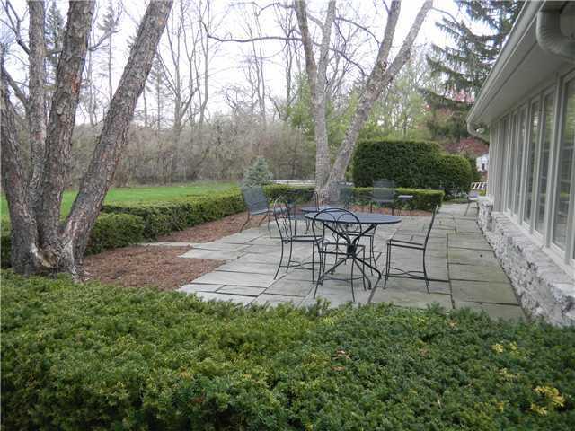 502 Round Hill Road Indianapolis, IN 46260 - Photo 3 of 13 Gallery Image 3