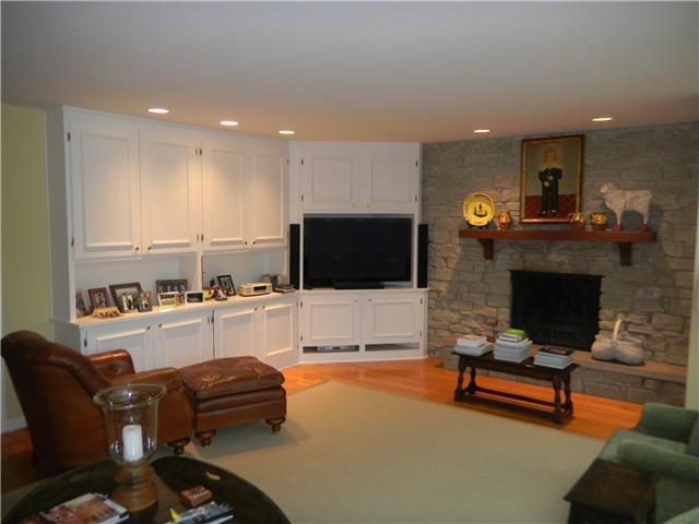 502 Round Hill Road Indianapolis, IN 46260 - Photo 4 of 13 Gallery Image 4