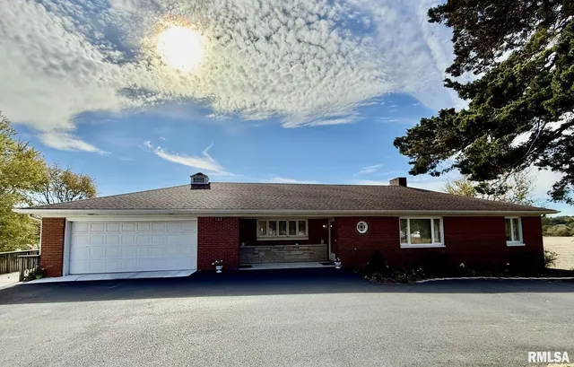 $239,900 | 522 West Main Street, Toulon, IL 61483