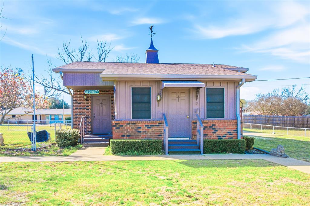 14202 Valleyview Ridge Tyler, TX 75709 - Photo 21 of 29 a front view of house with yard