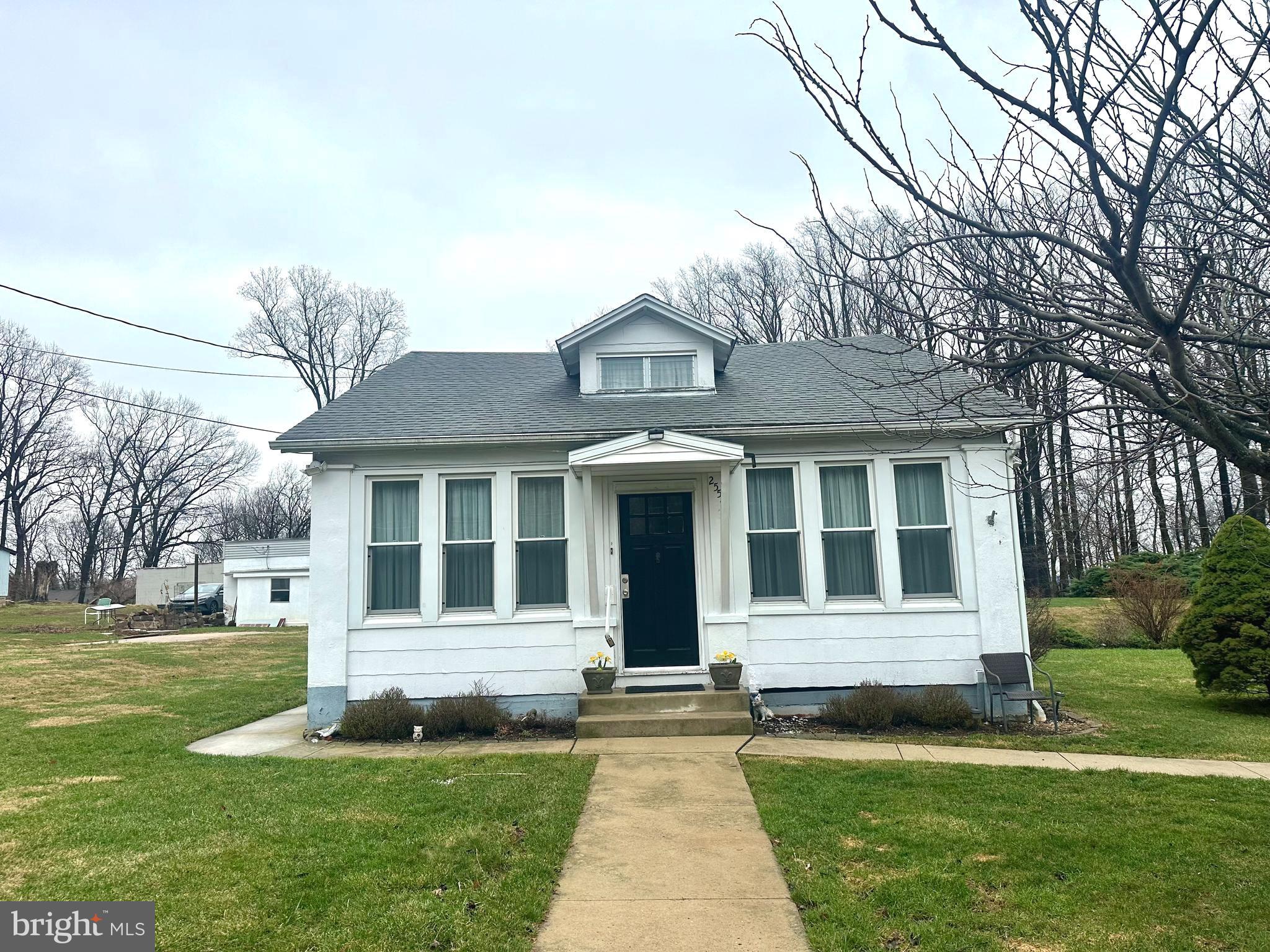 2554 Hill Road Reading, PA 19606 - Photo 2 of 31