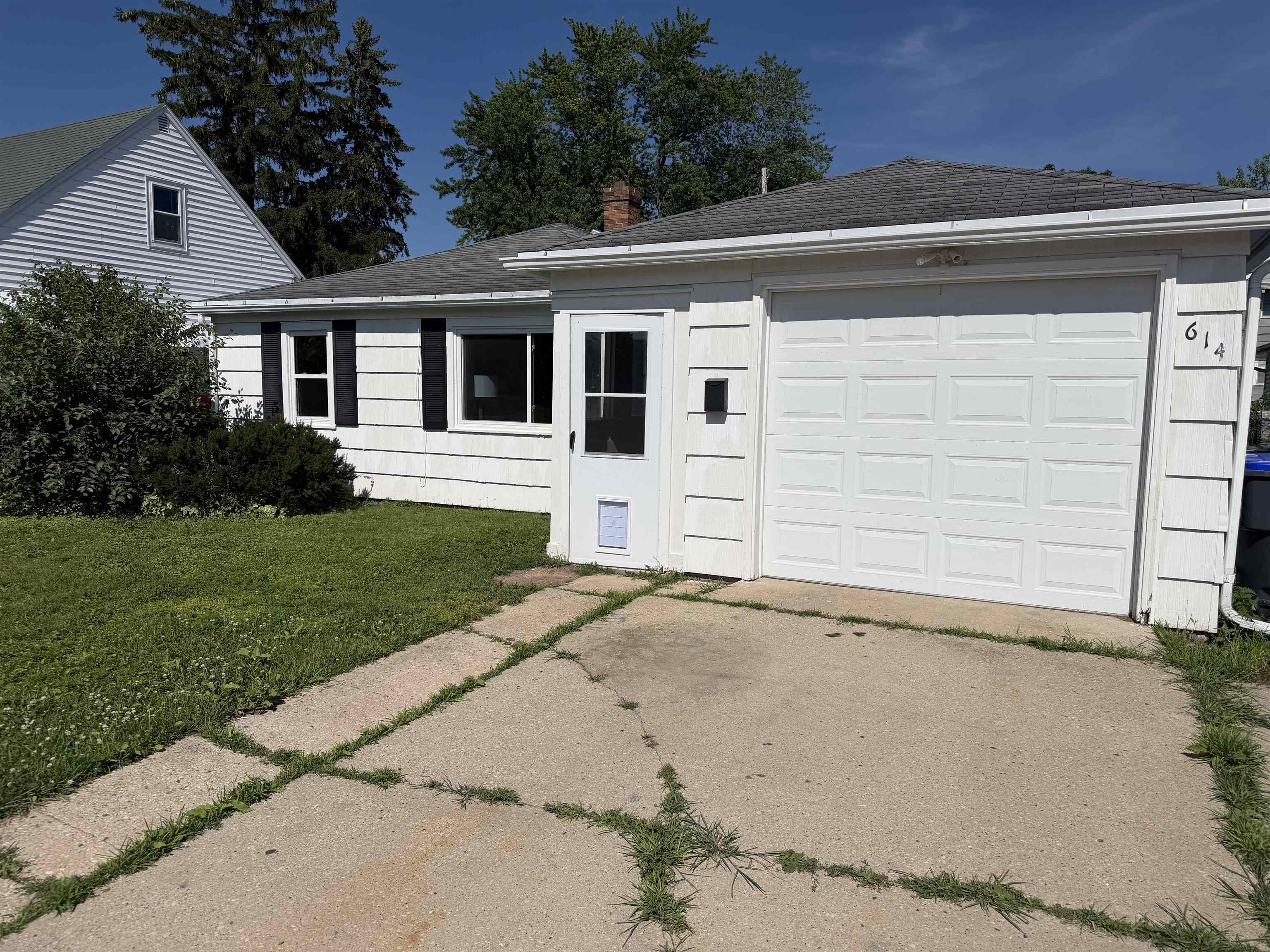 614 Reed Street Neenah, WI 54956 - Photo 1 of 8