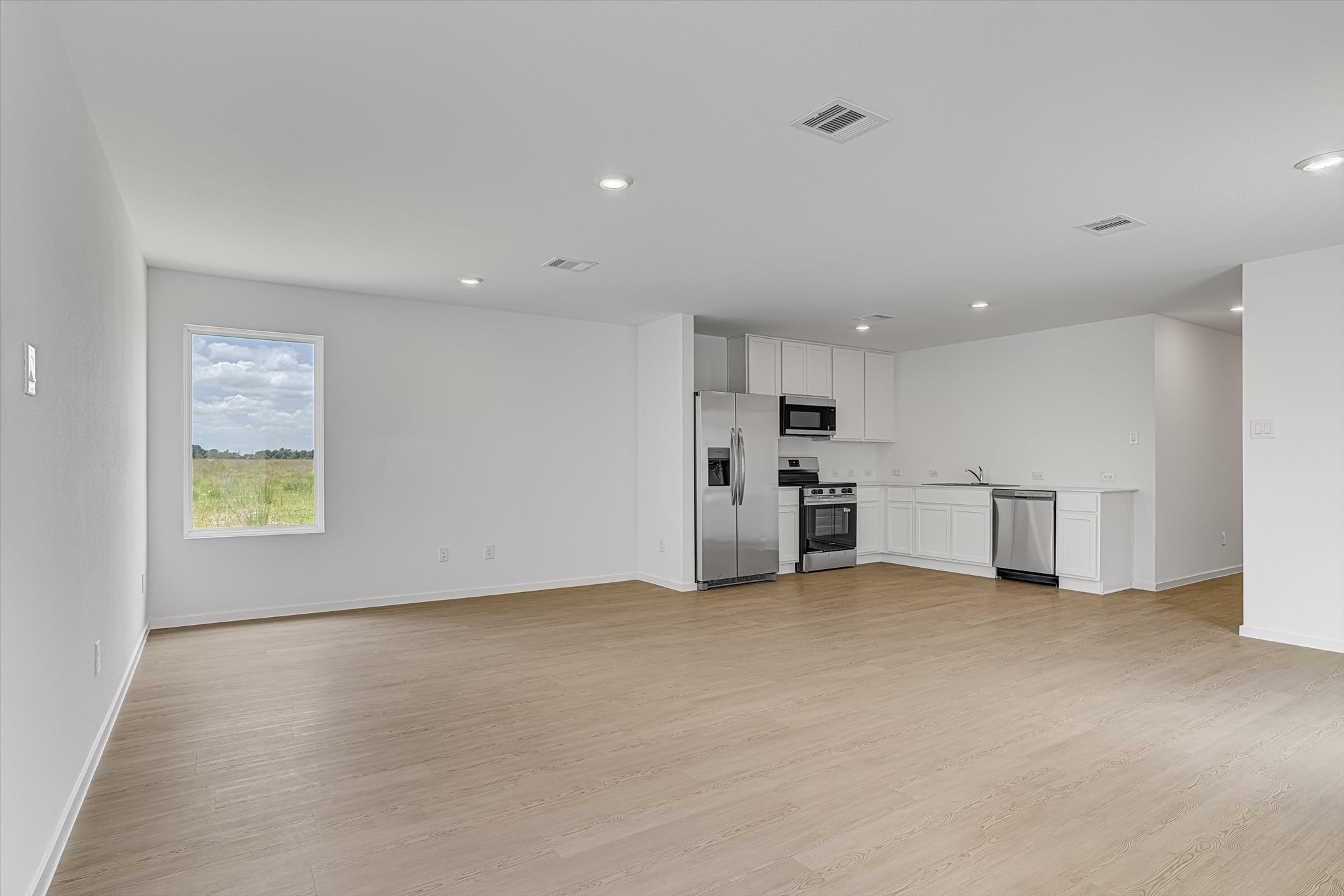 390 Lucia Way Cleveland, TX 77327 - Photo 9 of 38