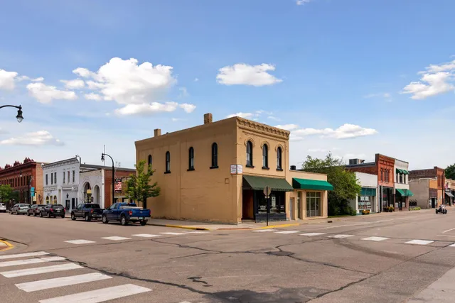 $7,000,000 | 9685 County Road 13 Southeast, Delano, MN 55328