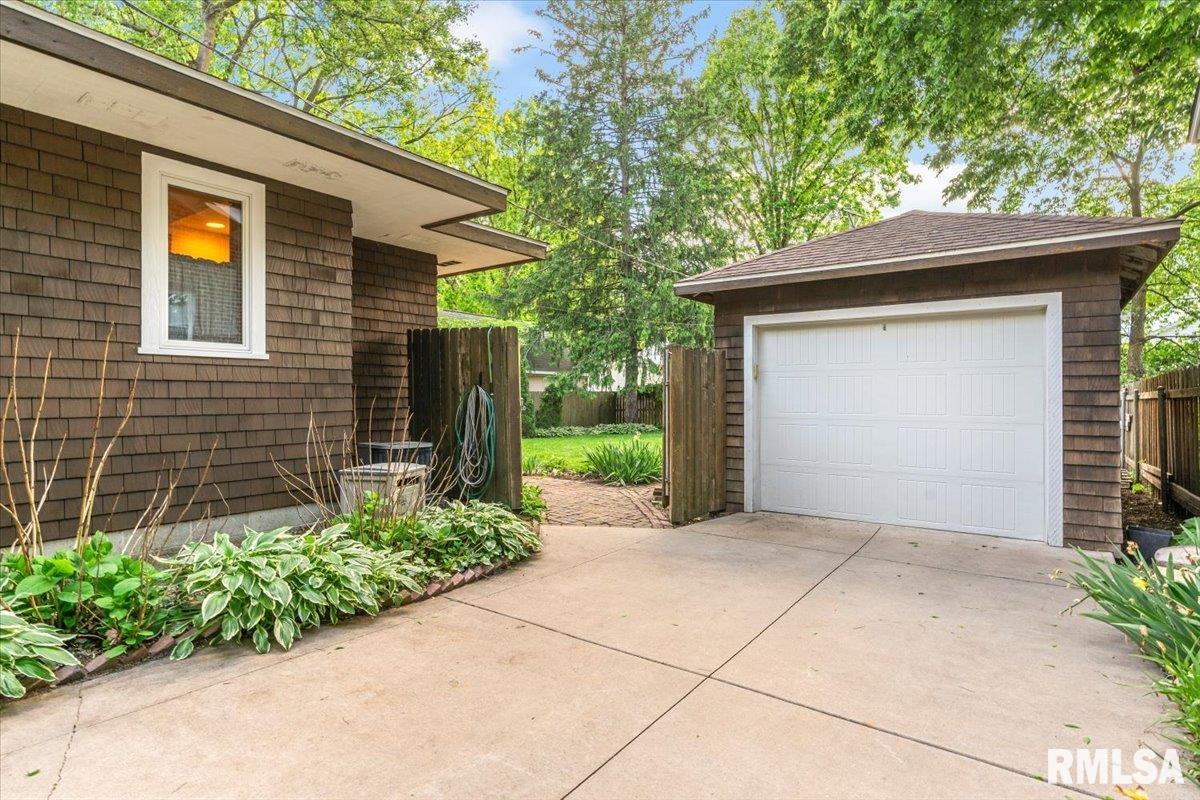 1533 Noble Avenue Springfield, IL 62704 - Photo 38 of 45