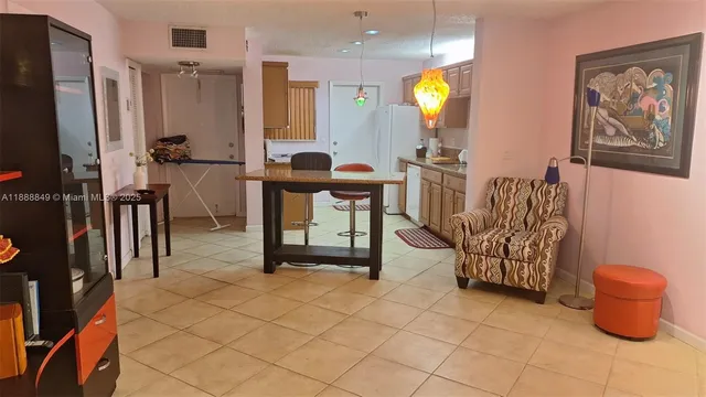 $118,000 | 215 Southeast 3rd Avenue, Unit 202D, Hallandale Beach, FL 33009