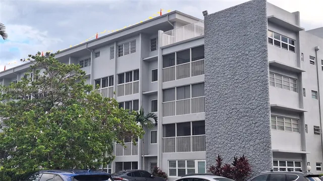 $118,000 | 215 Southeast 3rd Avenue, Unit 202D, Hallandale Beach, FL 33009