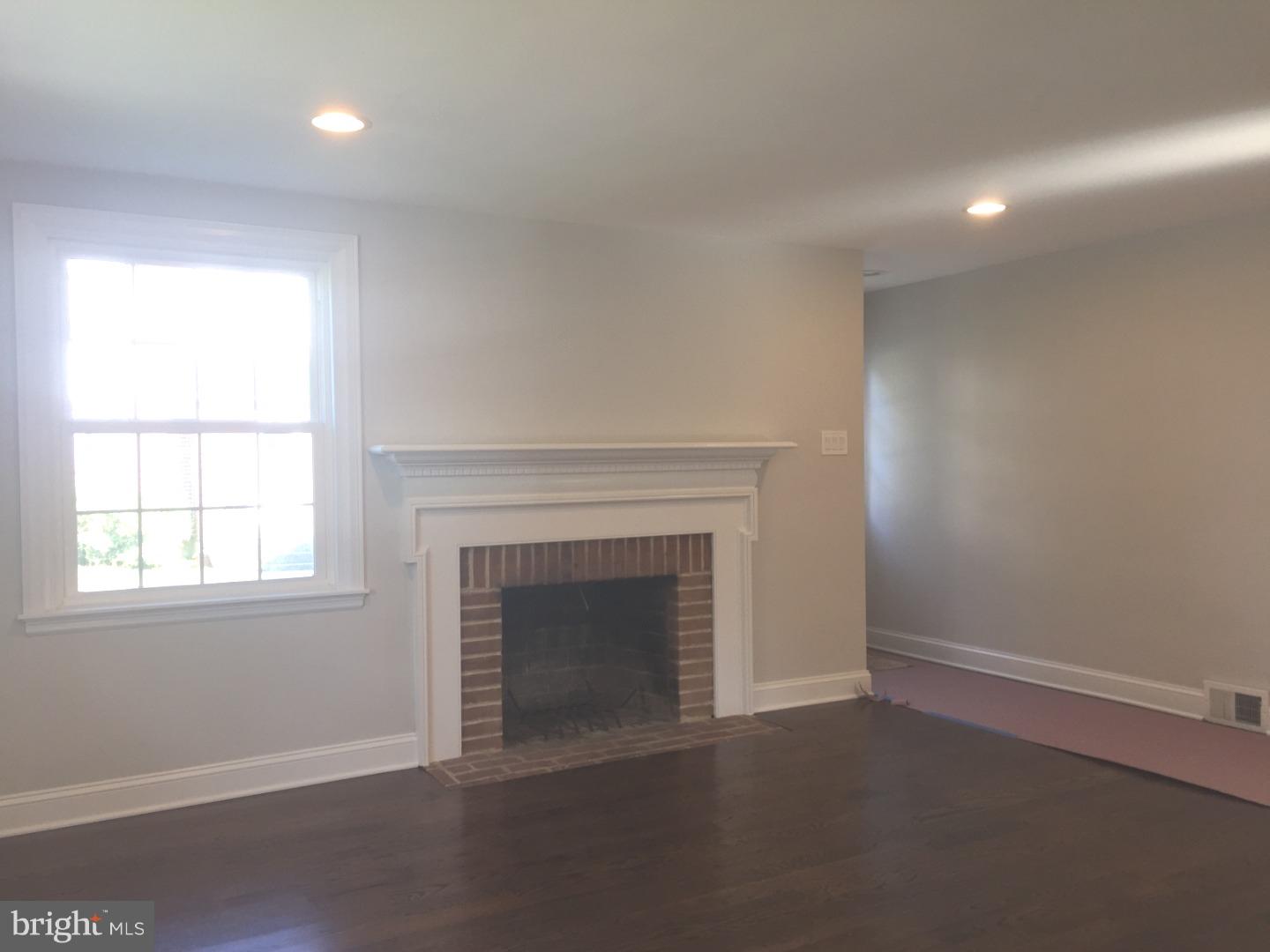 102 Shippen Road Glenside, PA 19038 - Photo 2 of 25 Living Room