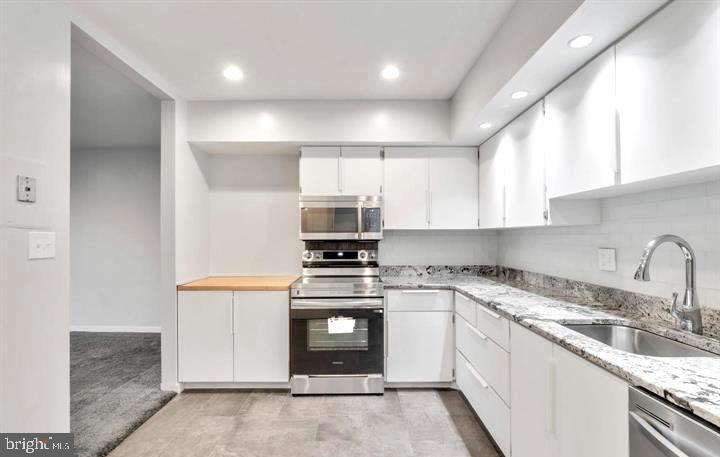 33 Stonehenge Circle, Unit 11 Baltimore, MD 21208 - Photo 7 of 22 a kitchen with a sink stove and cabinets