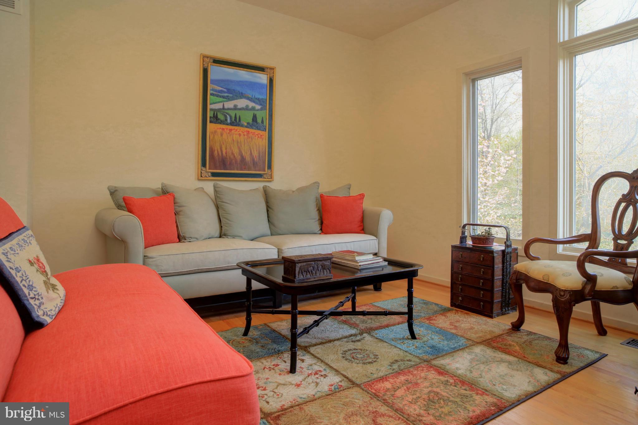 11521 Hemingway Drive Reston, VA 20194 - Photo 4 of 30 Living Room