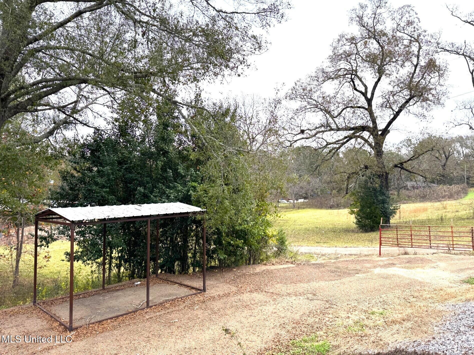 121 Hensley Road Natchez, MS 39120 - Photo 4 of 44 thumbnail_IMG_6891.jpg121 hensley 1