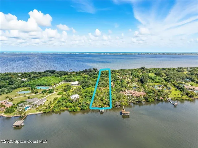 a view of a garden with a fountain