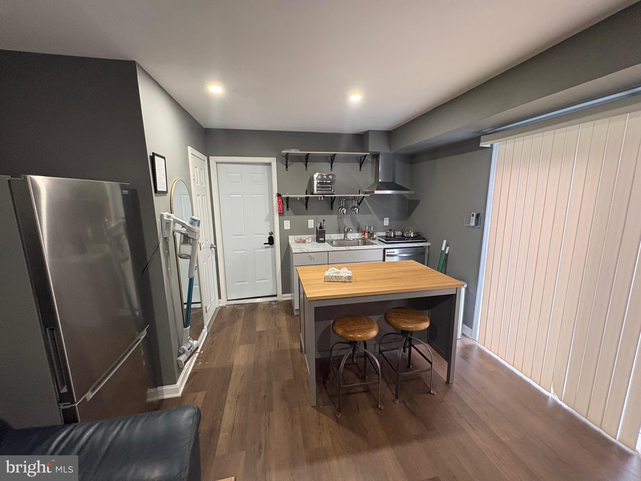 6604 Oak Street Cheverly, MD 20785 - Photo 2 of 7 Kitchen