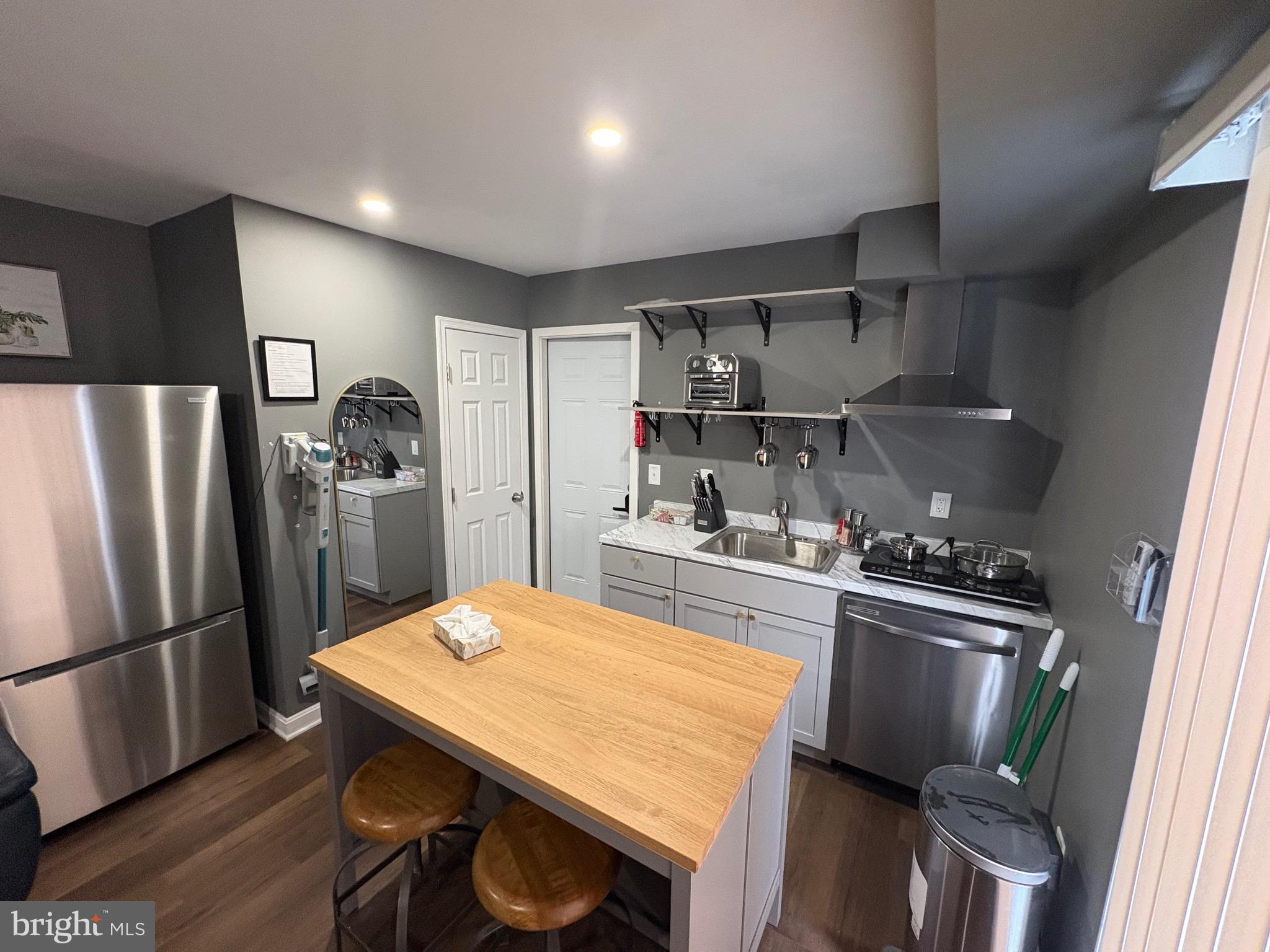 6604 Oak Street Cheverly, MD 20785 - Photo 3 of 7 Kitchen