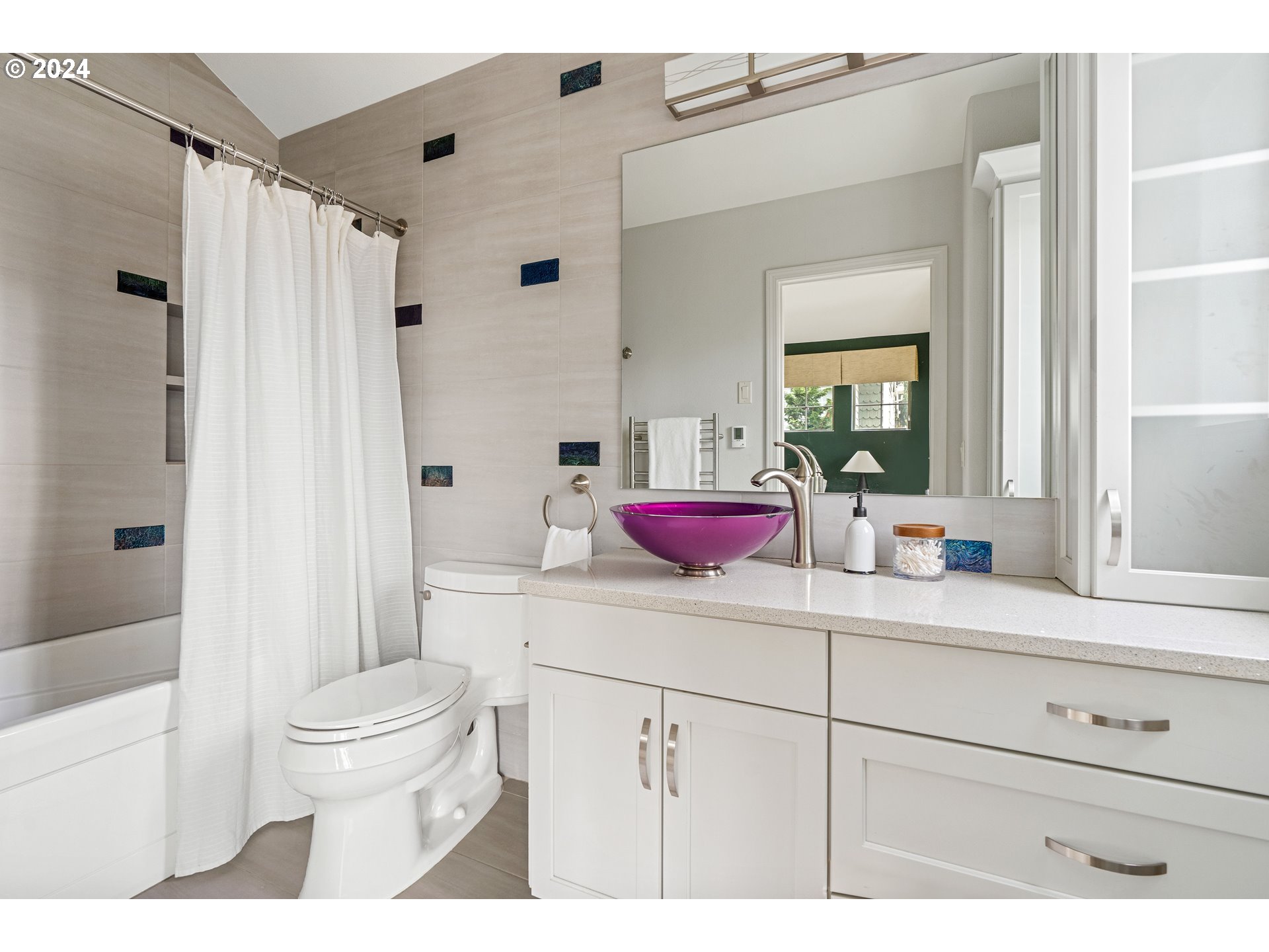 3531 South Kelly Avenue Portland, OR 97239 - Photo 13 of 21 a bathroom with a sink a toilet and a large mirror