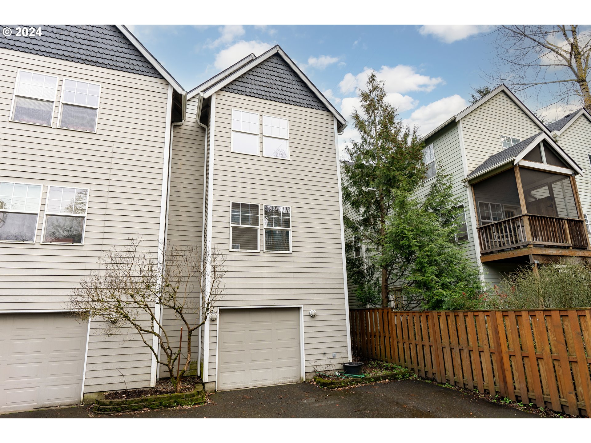 3531 South Kelly Avenue Portland, OR 97239 - Photo 19 of 21 a view of a house with a yard