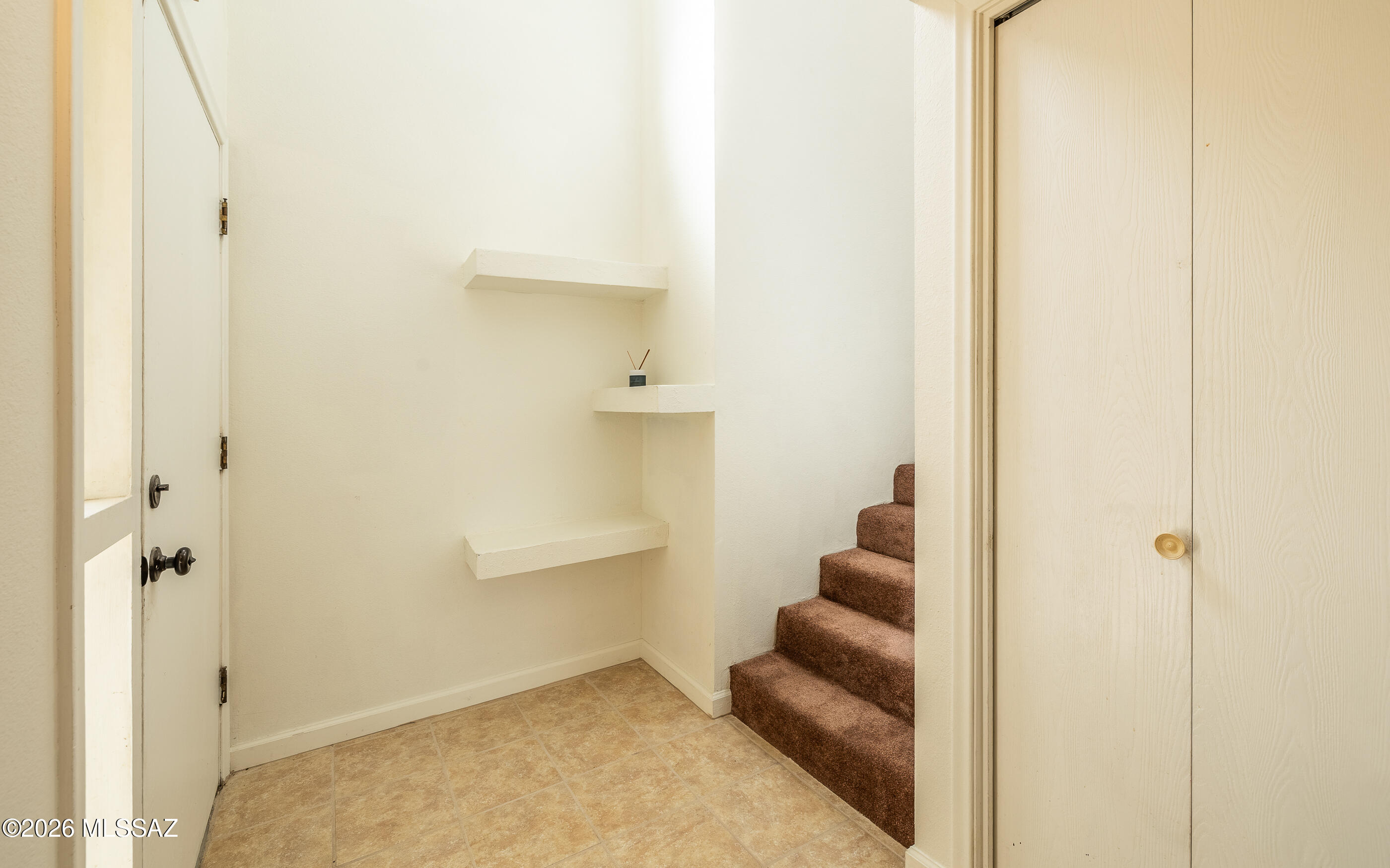 3750 North Country Club Road, Unit 46 Tucson, AZ 85716 - Photo 6 of 34 a view of hallway with shower
