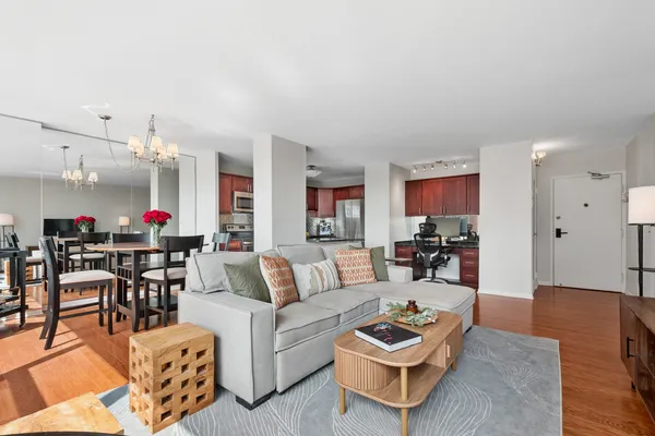 $185,000 | 3900 North Lake Shore Drive, Unit 9B, Chicago, IL 60613