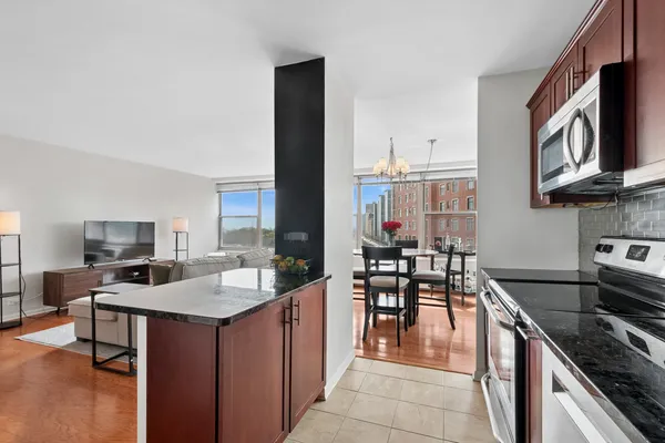 $185,000 | 3900 North Lake Shore Drive, Unit 9B, Chicago, IL 60613