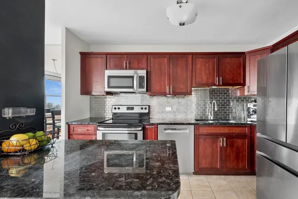 $185,000 | 3900 North Lake Shore Drive, Unit 9B, Chicago, IL 60613