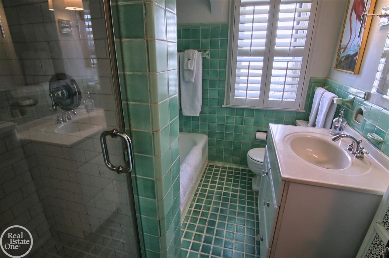 765 Lincoln Road Grosse Pointe, MI 48230 - Photo 20 of 33 Bathroom