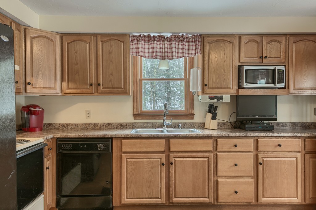 31 Old Cross Road Hubbardston, MA 01452 - Photo 4 of 25 Gallery Image 4