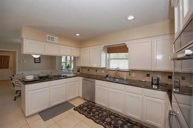 $565,000 | 18502 Vinland Drive, Nassau Bay, TX 77058