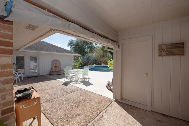 $565,000 | 18502 Vinland Drive, Nassau Bay, TX 77058