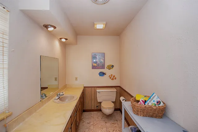 $565,000 | 18502 Vinland Drive, Nassau Bay, TX 77058