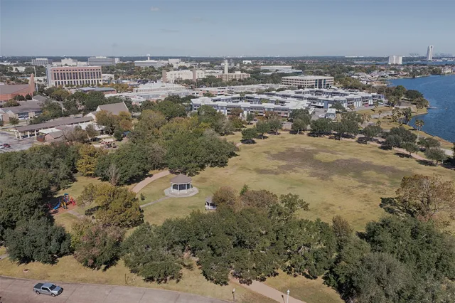 $565,000 | 18502 Vinland Drive, Nassau Bay, TX 77058