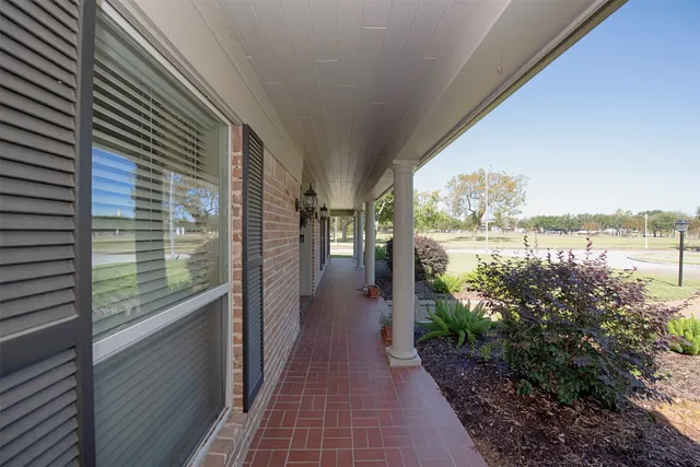 $565,000 | 18502 Vinland Drive, Nassau Bay, TX 77058