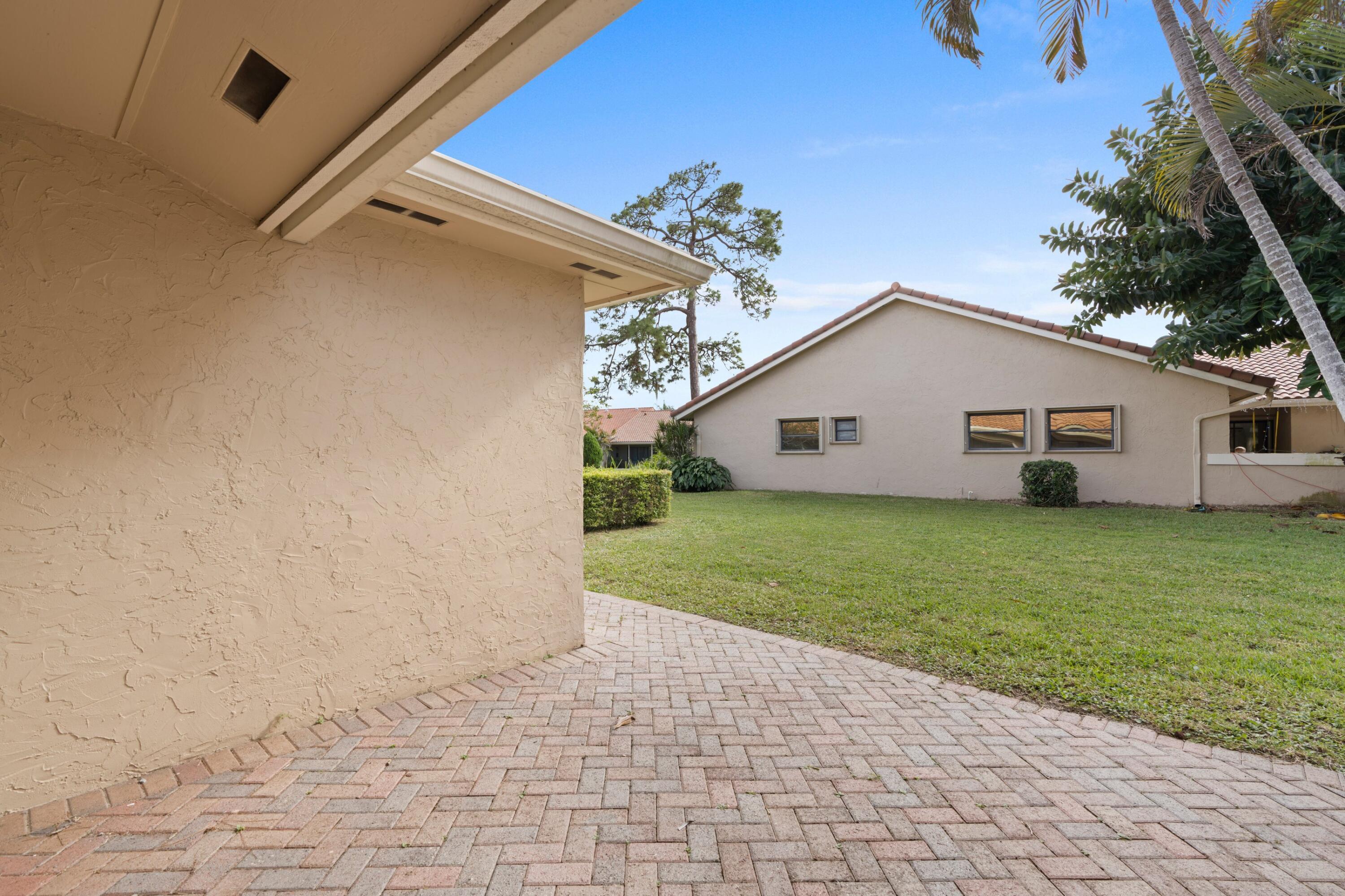 6944 Escobar Court Boca Raton, FL 33433 - Photo 14 of 36 Patio