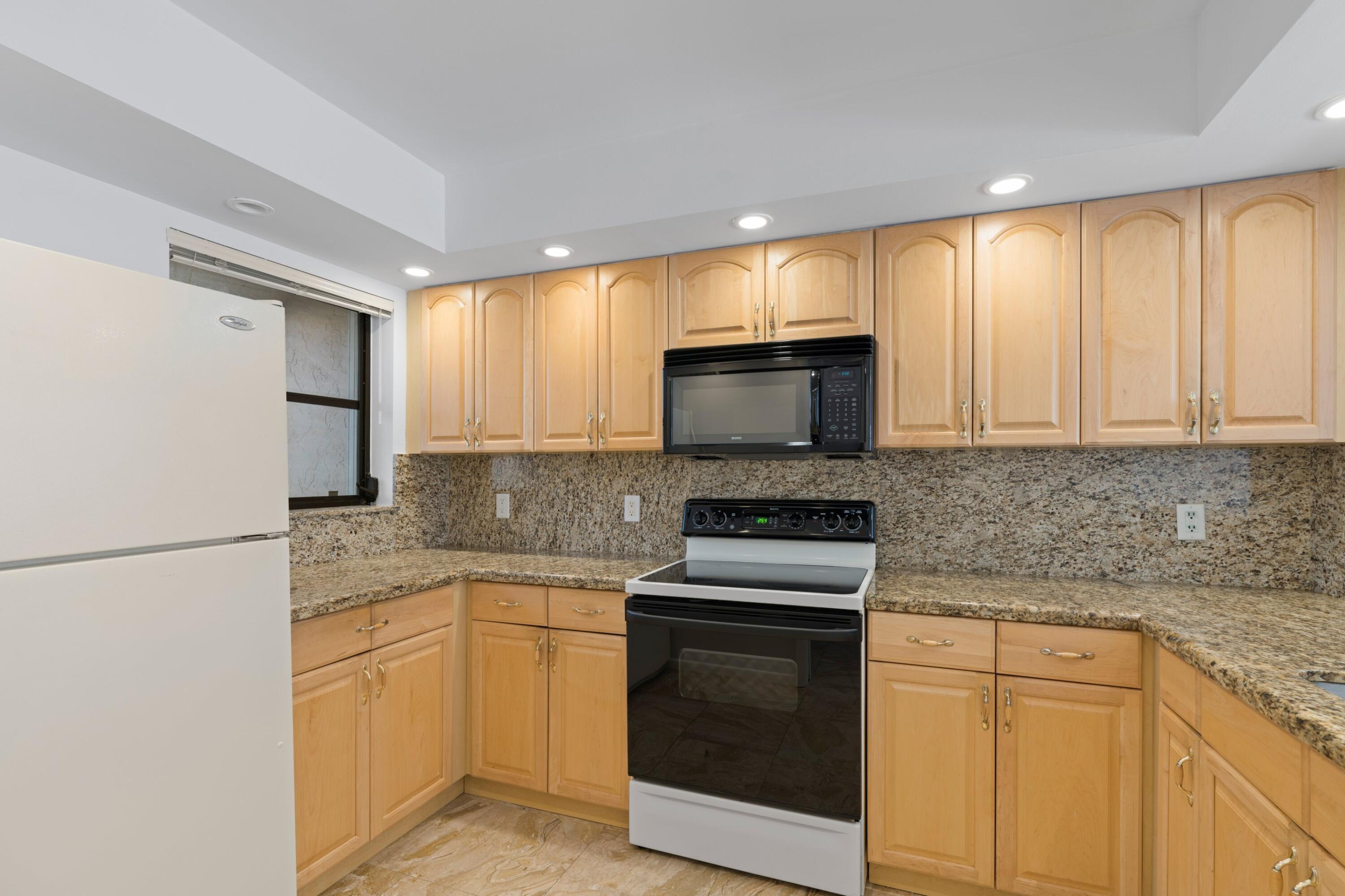 6944 Escobar Court Boca Raton, FL 33433 - Photo 8 of 36 Kitchen