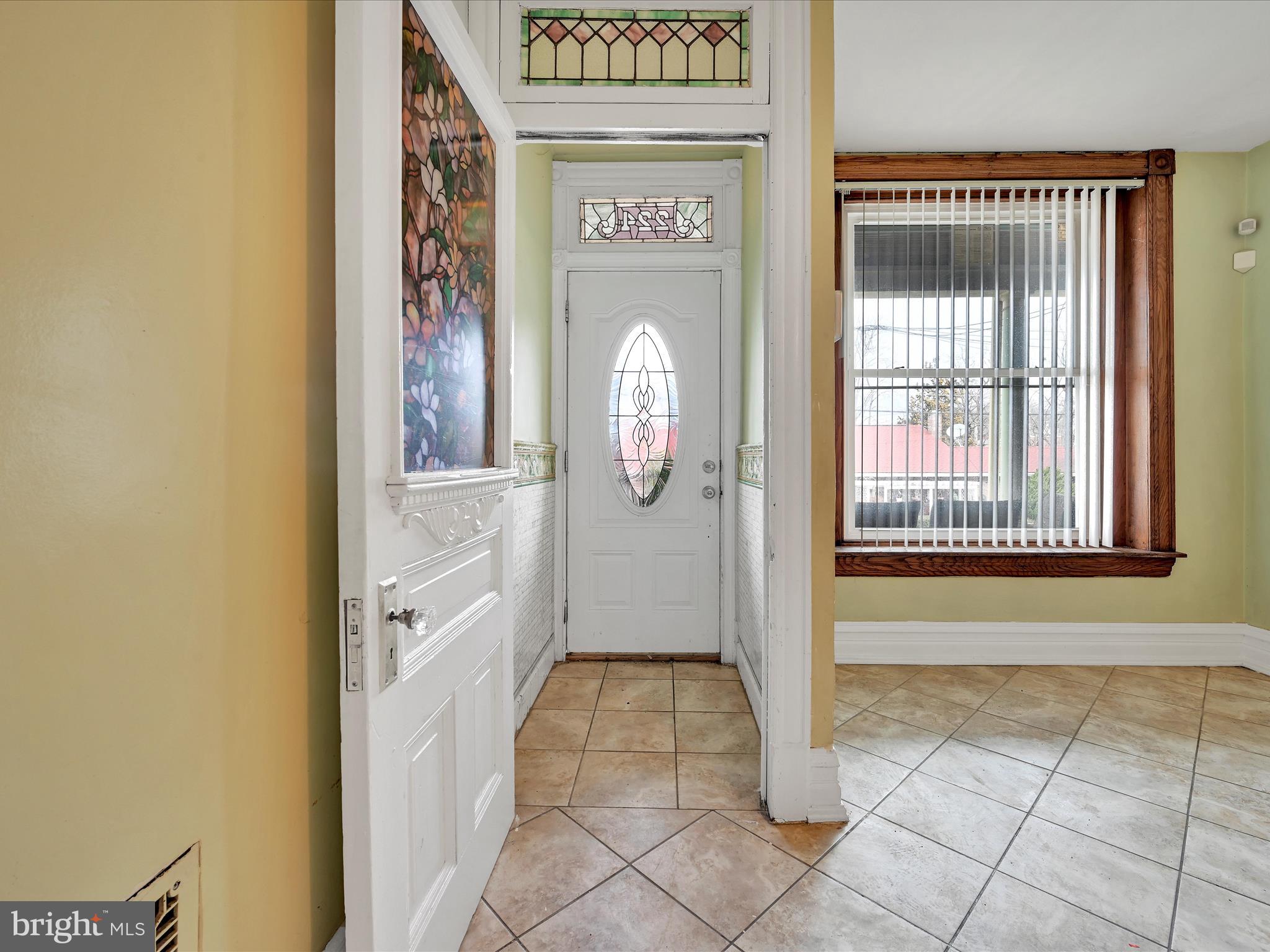 224 Jameson Place Reading, PA 19601 - Photo 3 of 26 Living Room