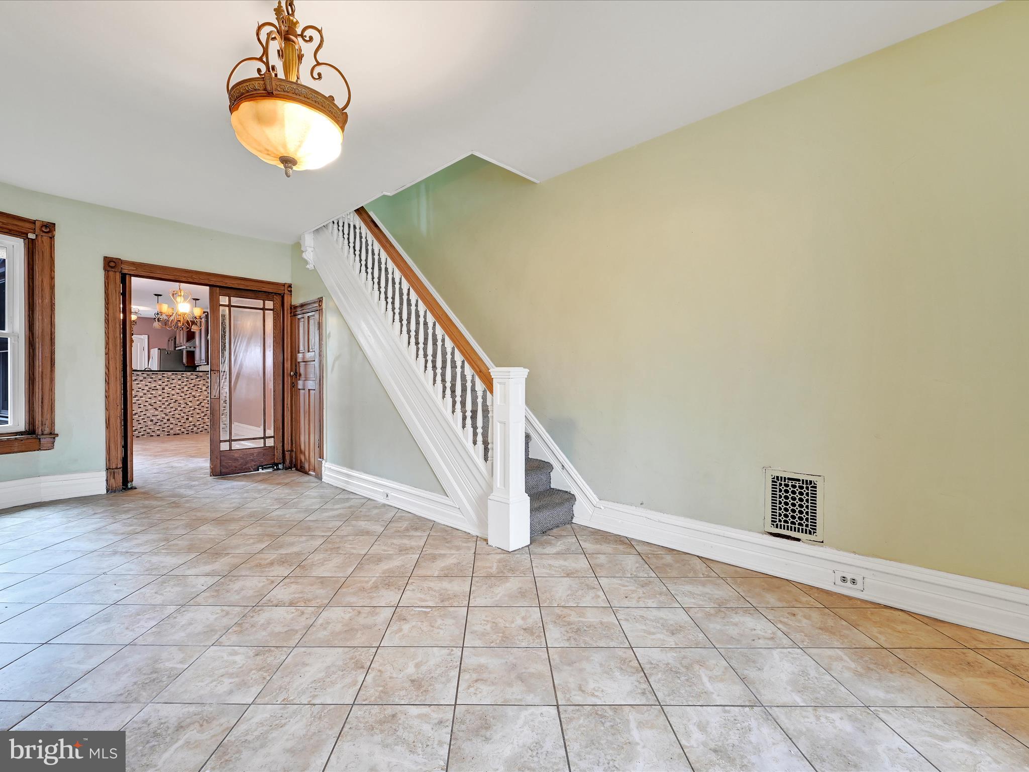 224 Jameson Place Reading, PA 19601 - Photo 5 of 26 Living Room